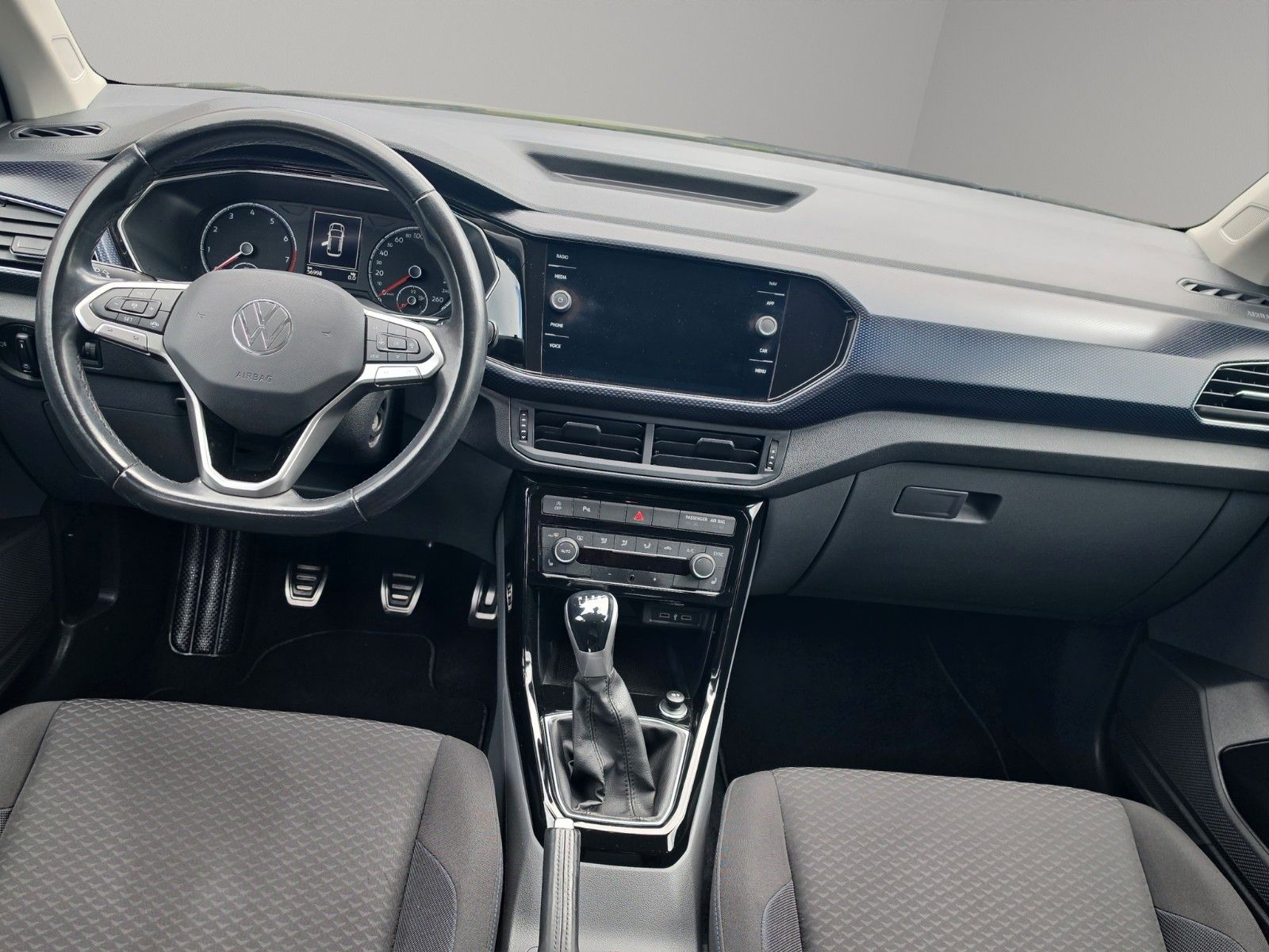 Fahrzeugabbildung Volkswagen T-Cross United NAVI SHZ PDC APP-CONNECT