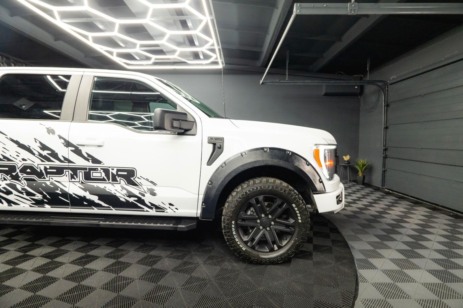 Fahrzeugabbildung Ford F150 5.0L V8 4x4 Offroad SuperCrew RAPTOR 19%