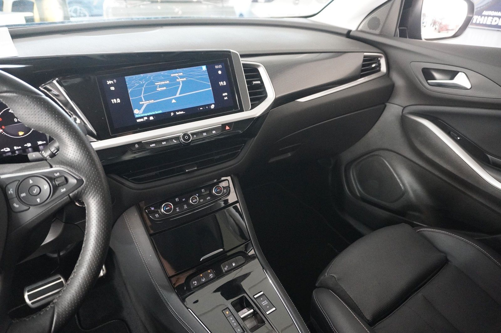 Fahrzeugabbildung Opel Grandland (X) 1.6T GSe HYBRID 4X4 NAVI/LED/SPORT