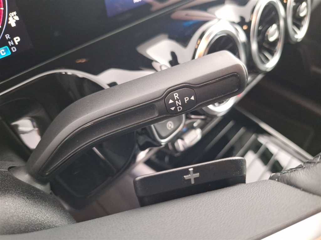 Mercedes-Benz GLA 180 Prgressive Line Advanced DCT Standhz foto 15