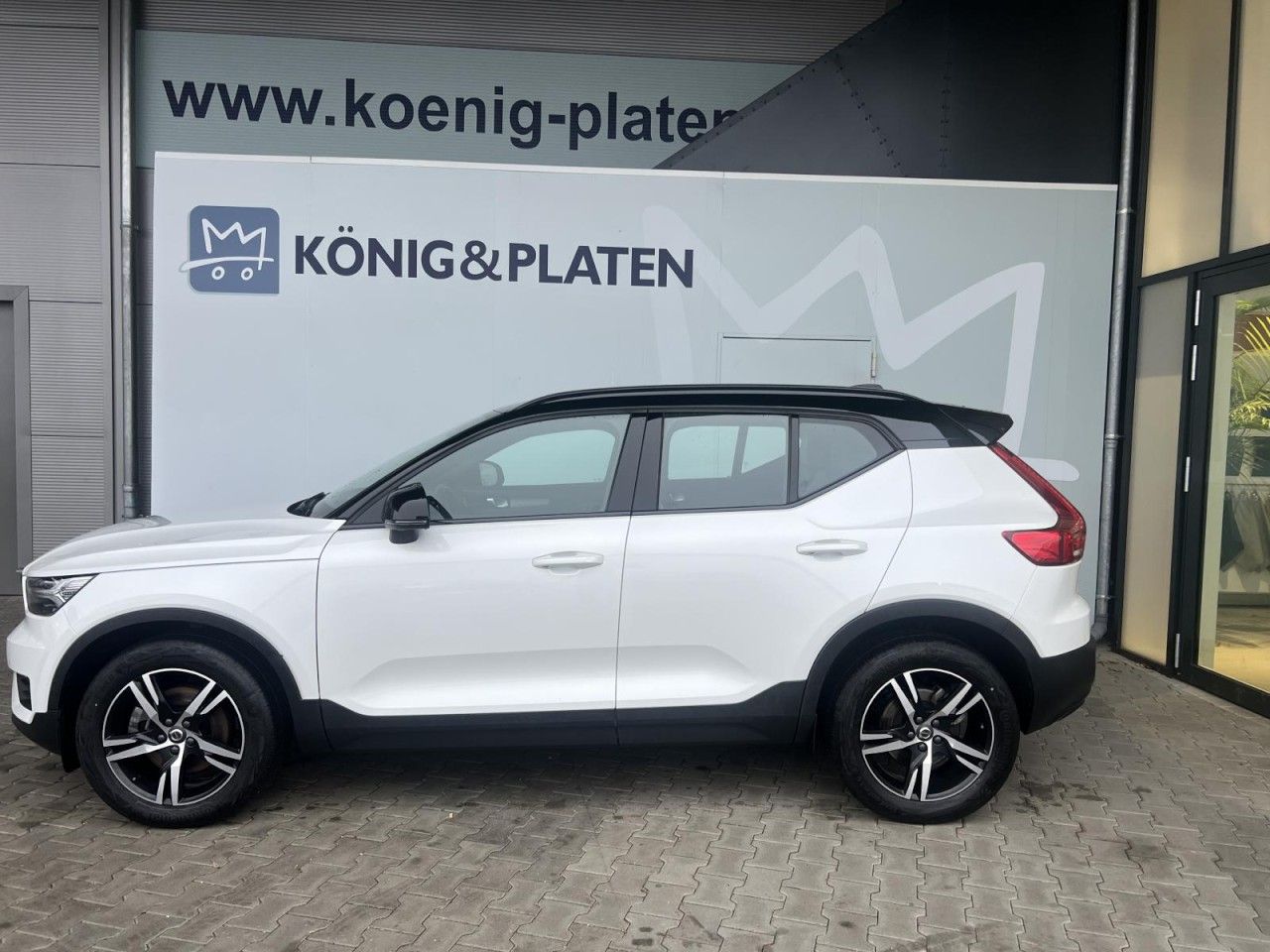 Volvo XC40 B5 AWD R-Design 6d Klima Navi Leder foto 4