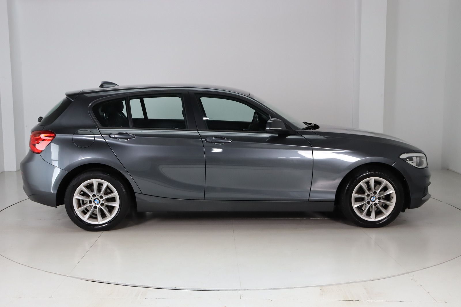 Fahrzeugabbildung BMW 118 d xDrive * Navi * Bi-Xenon * Sitzhzg.