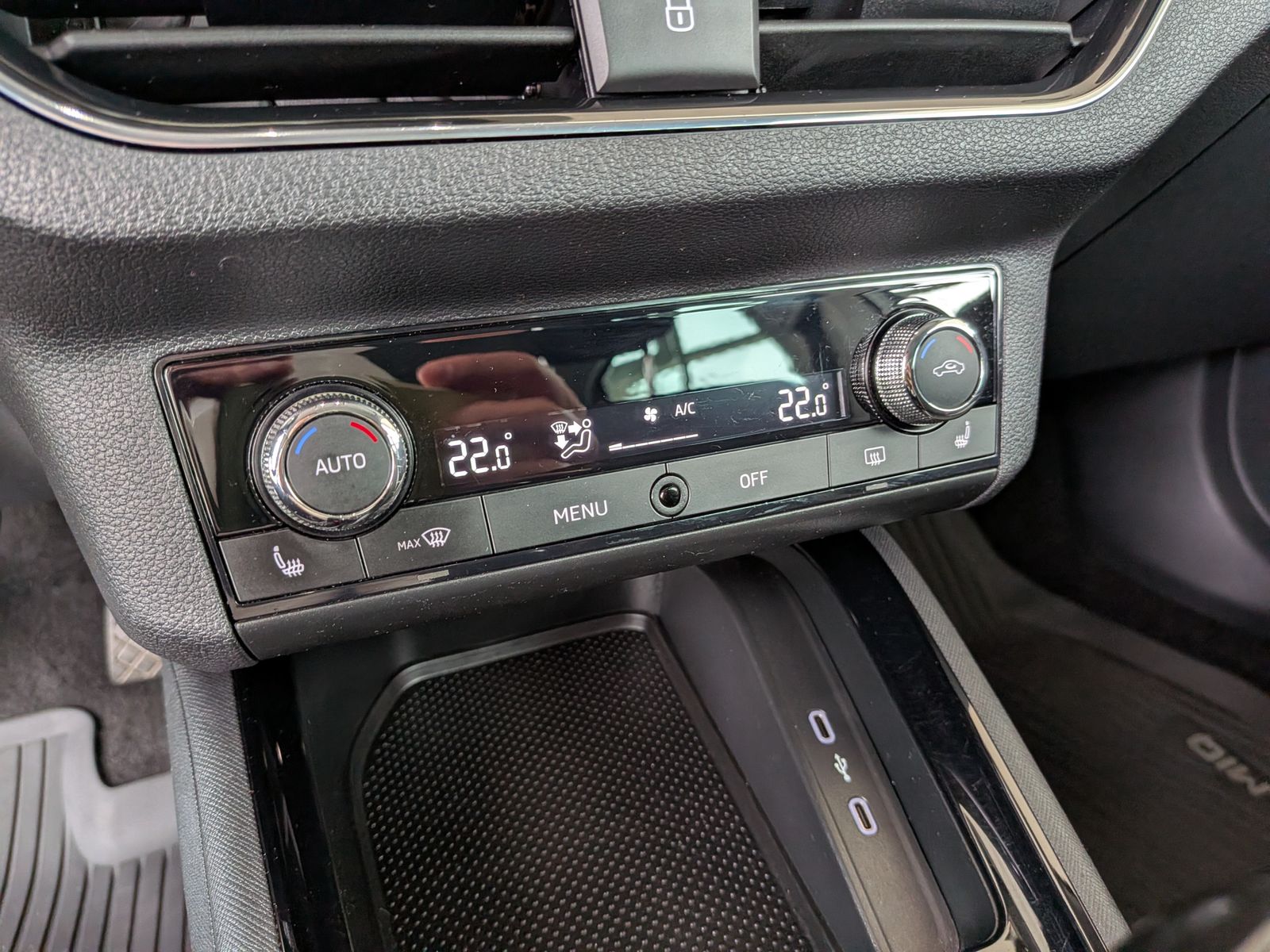 Fahrzeugabbildung SKODA Kamiq 1.6 TDI Style ad-LED PDC SHz Tempomat 18"