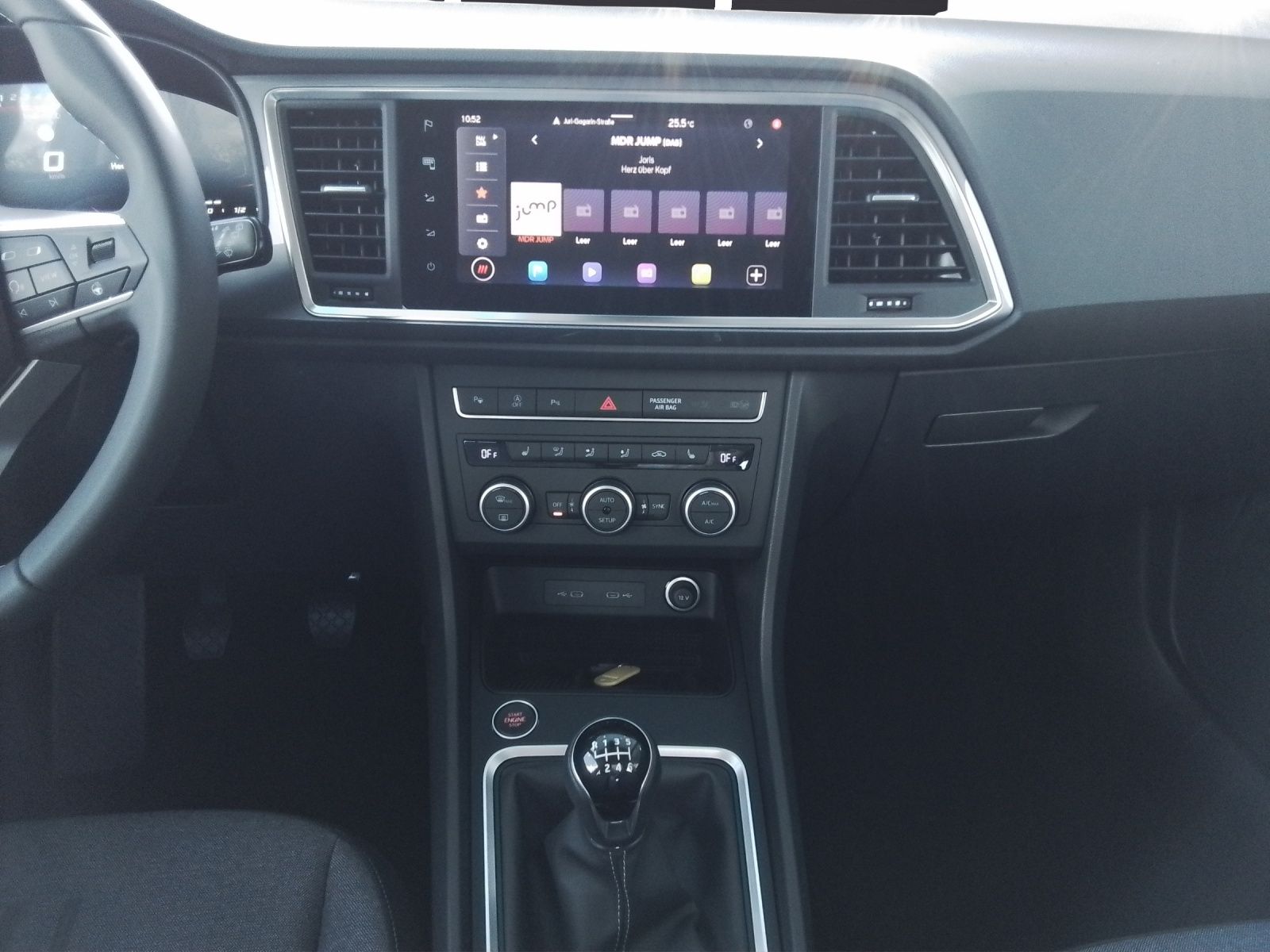 Fahrzeugabbildung SEAT Ateca TSI Style LED Navi ACC RFK SH App LM