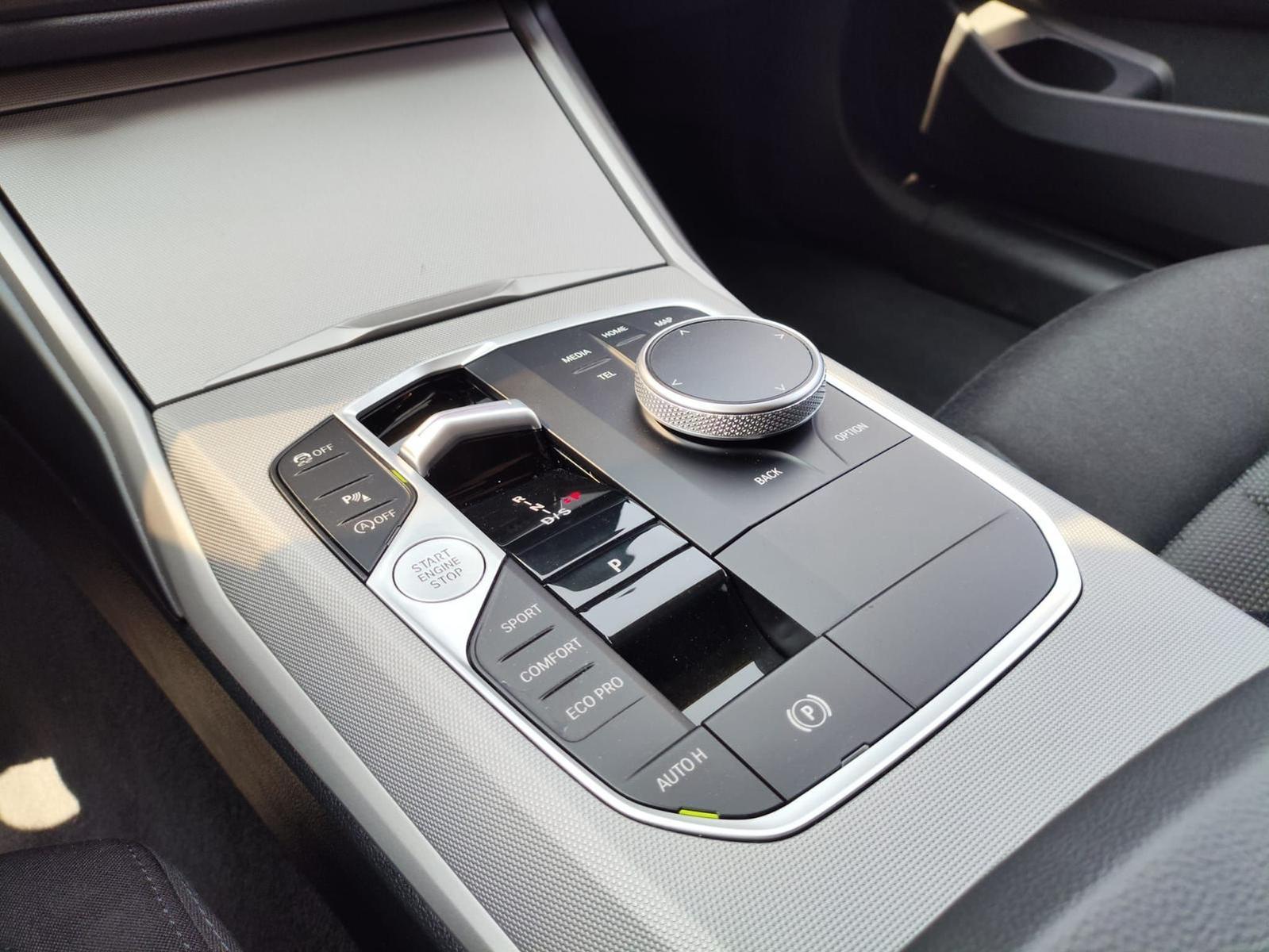 BMW 3 Series i Touring Navi HUD SHZ Totwinkel Kamera, миниатюра 13