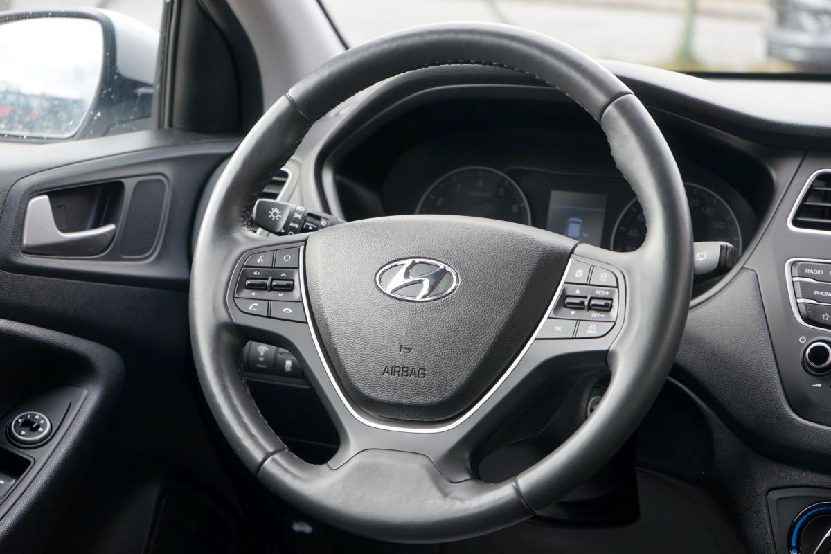 Fahrzeugabbildung Hyundai i20 Style*Kamera*Service Neu*Hu Au Neu