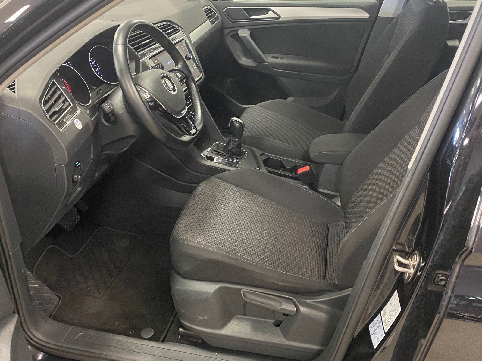 Fahrzeugabbildung Volkswagen Tiguan 1.4 TSI ACT DSG Trendline+NAVI+LED+TEMPOM