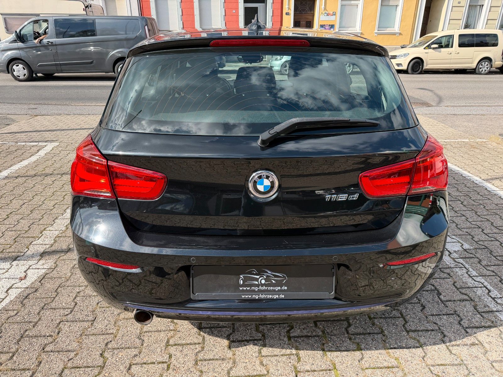 Fahrzeugabbildung BMW 118 d Sport Line AUTOMATIK NAVI BMW SCHECKHEFT