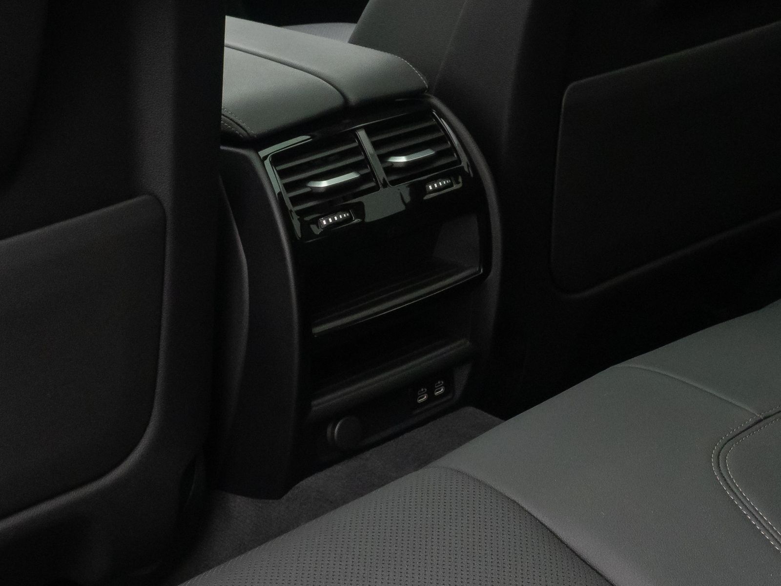 Fahrzeugabbildung BMW 530e HUD DAB Alarm Panorama HiFi Sport Leder