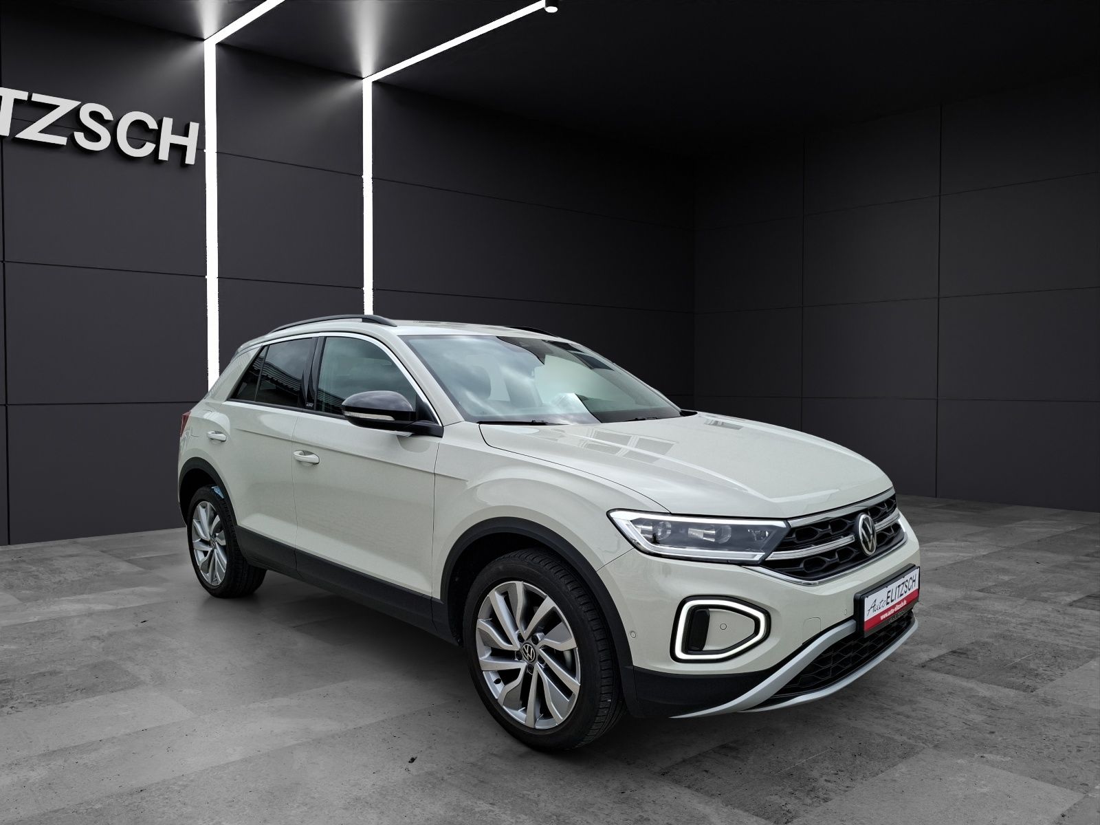 Fahrzeugabbildung Volkswagen T-Roc Move Matrix Navi AID ACC RFK SH LM