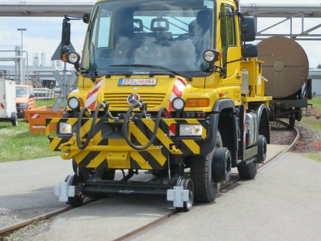 Unimog U 400 Road and Rail