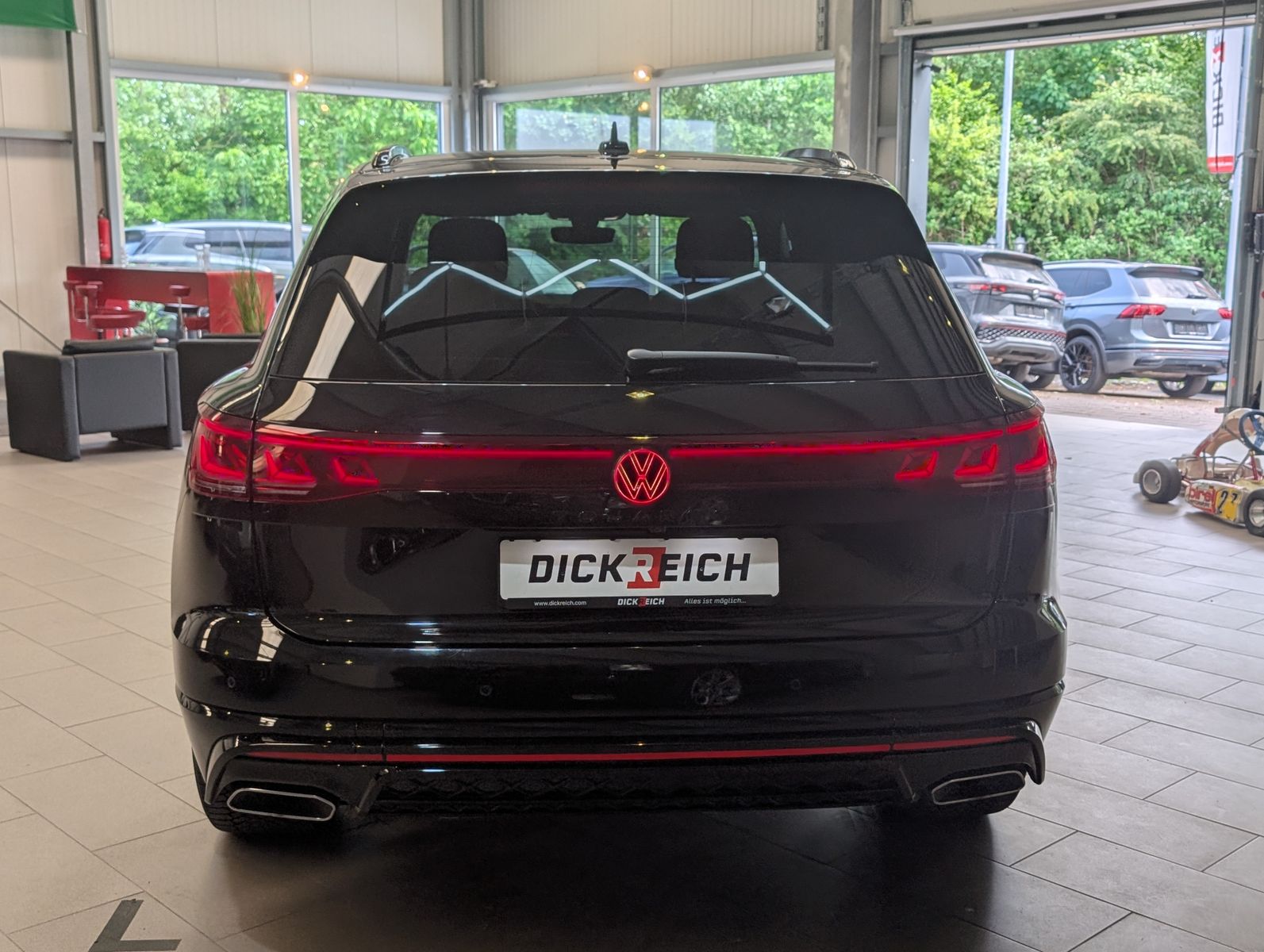 Fahrzeugabbildung Volkswagen Touareg 3.0TDI 4M R-Line VOLL Black 22" UPE 114T