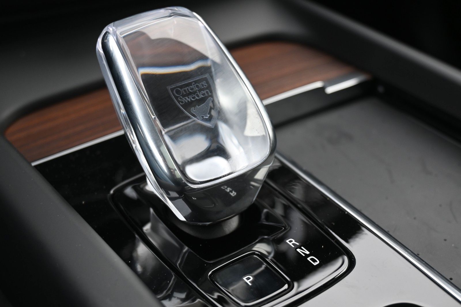 Fahrzeugabbildung Volvo XC60 B4D AWD Ultimate Dark*STDHZG*B&W*LUFT*ACC