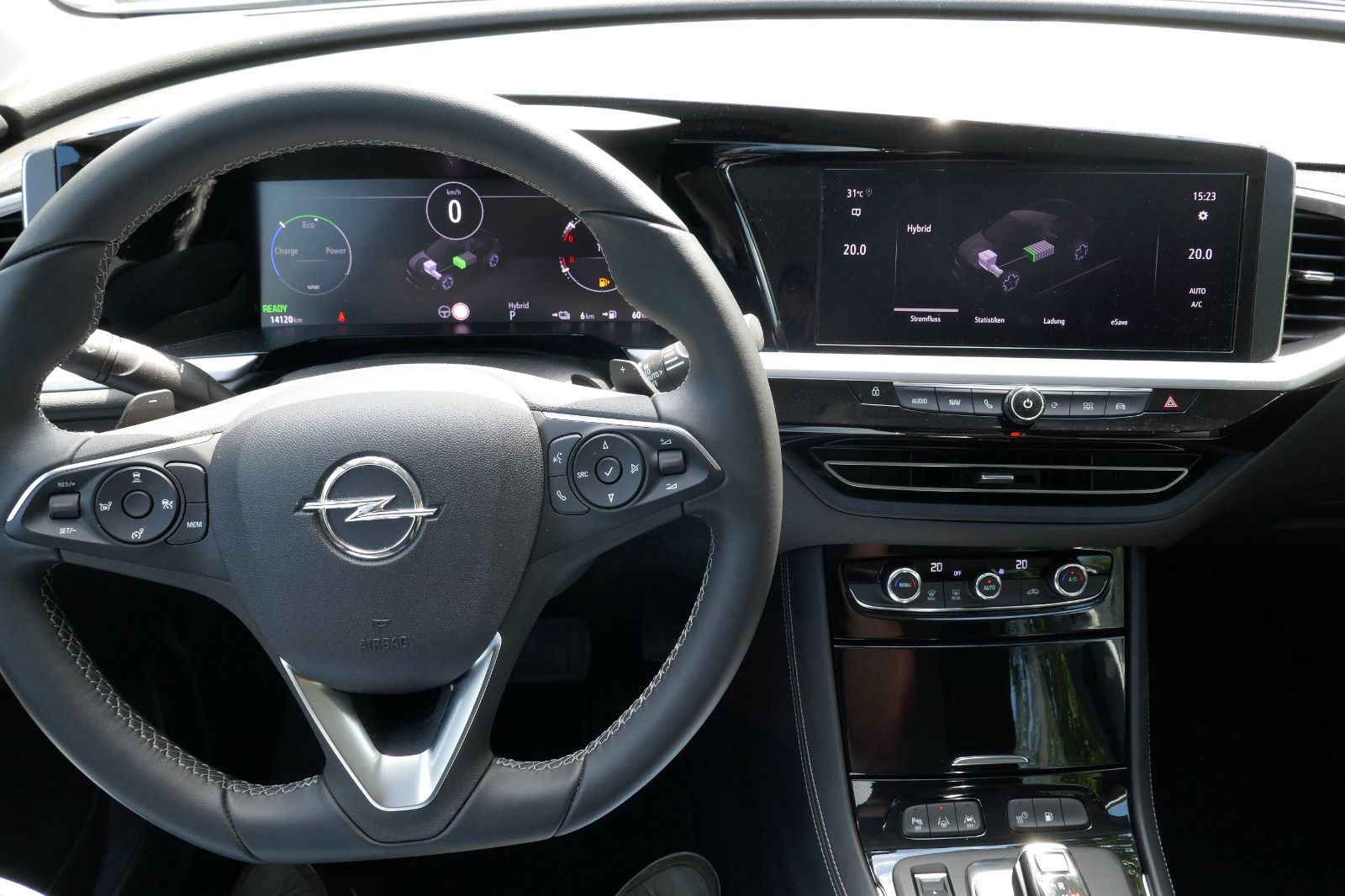 Fahrzeugabbildung Opel Grandland  Business Edition Plug-in-Hybrid