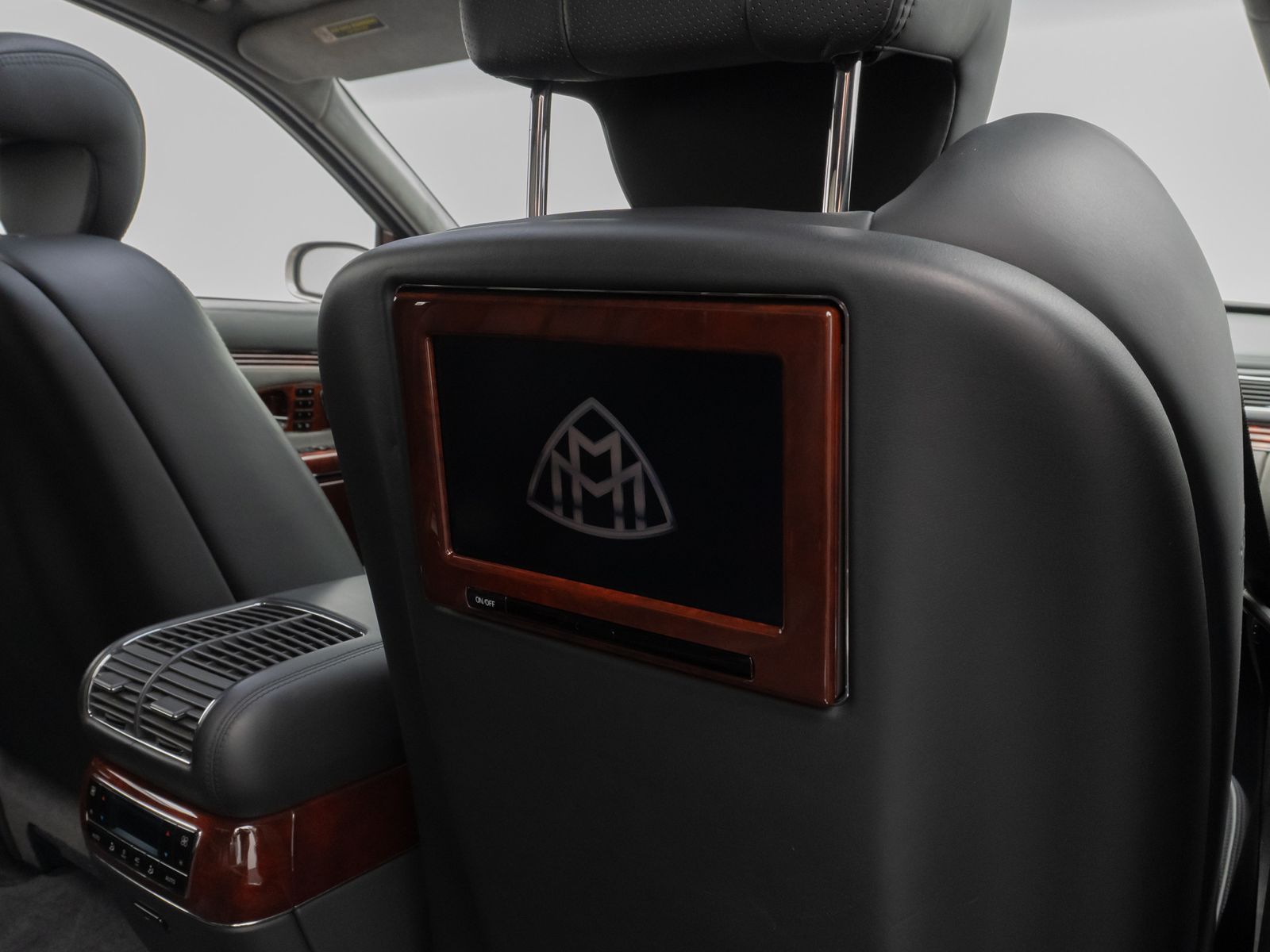 Fahrzeugabbildung Maybach 57 DUOTONE V12 Fondpaket Massage Solar VOLL