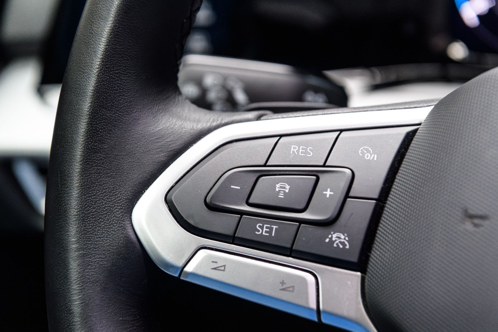 Fahrzeugabbildung Volkswagen Golf VIII Life +STHZ+LED+SHZ+NAVI+PANO+HEADUP