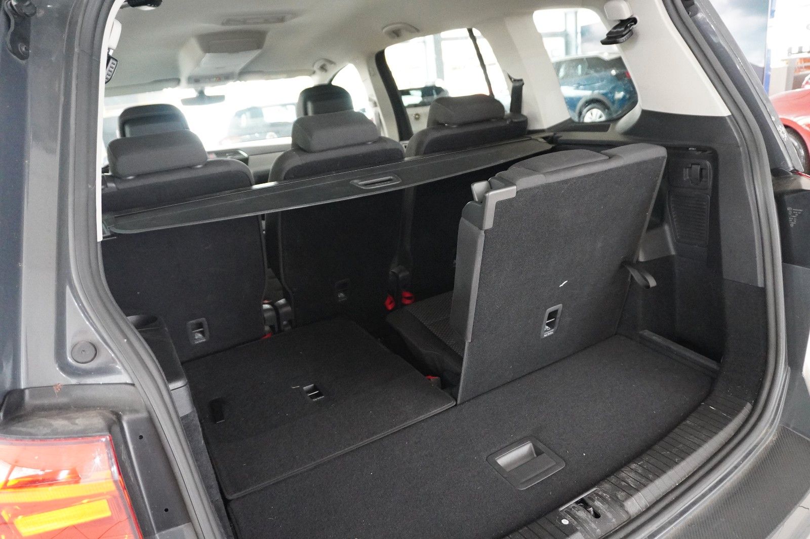 Fahrzeugabbildung Volkswagen Touran 1.5 TSI COMFORTL. DSG 7-SITZE NAVI/SH/DAB