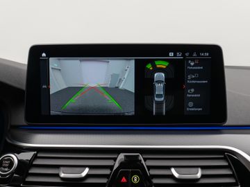 Fahrzeugabbildung BMW 520d M Sport  Kamera HUD DAB HiFi AHK DisplayKey