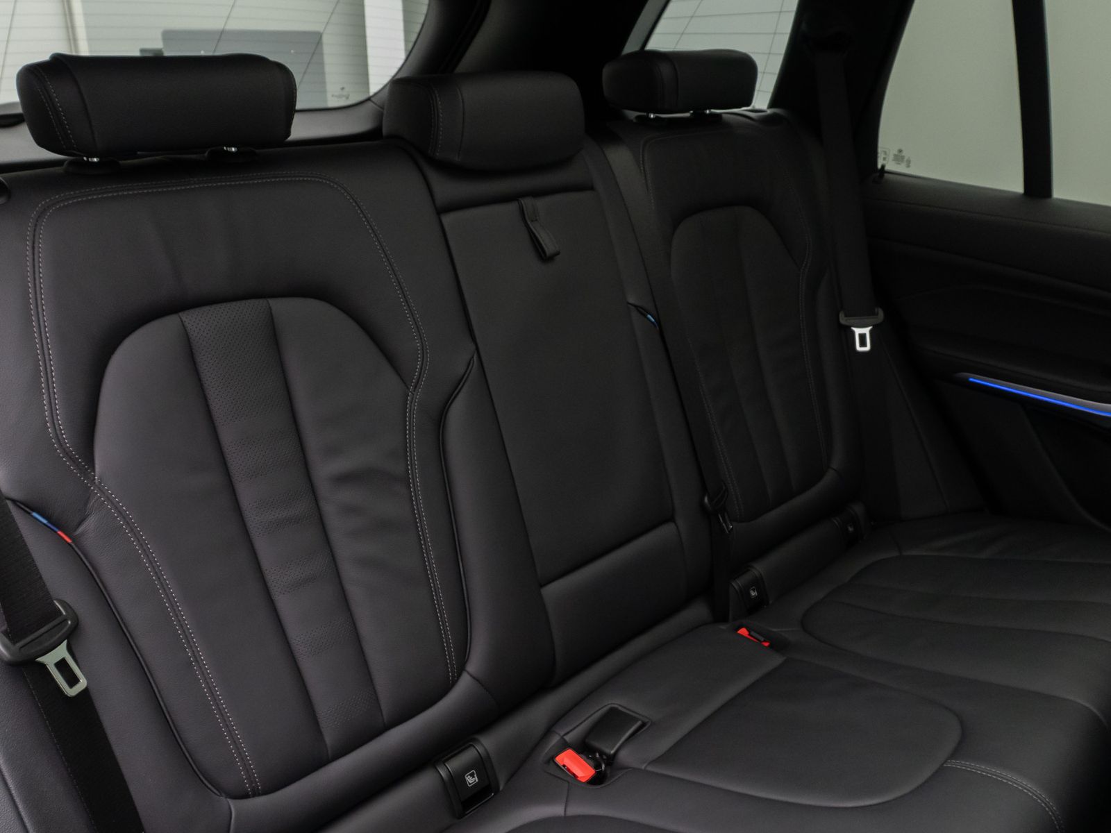 Fahrzeugabbildung BMW X5 xD30d M Sport 360° HUD HiFi DAB AHK Panorama