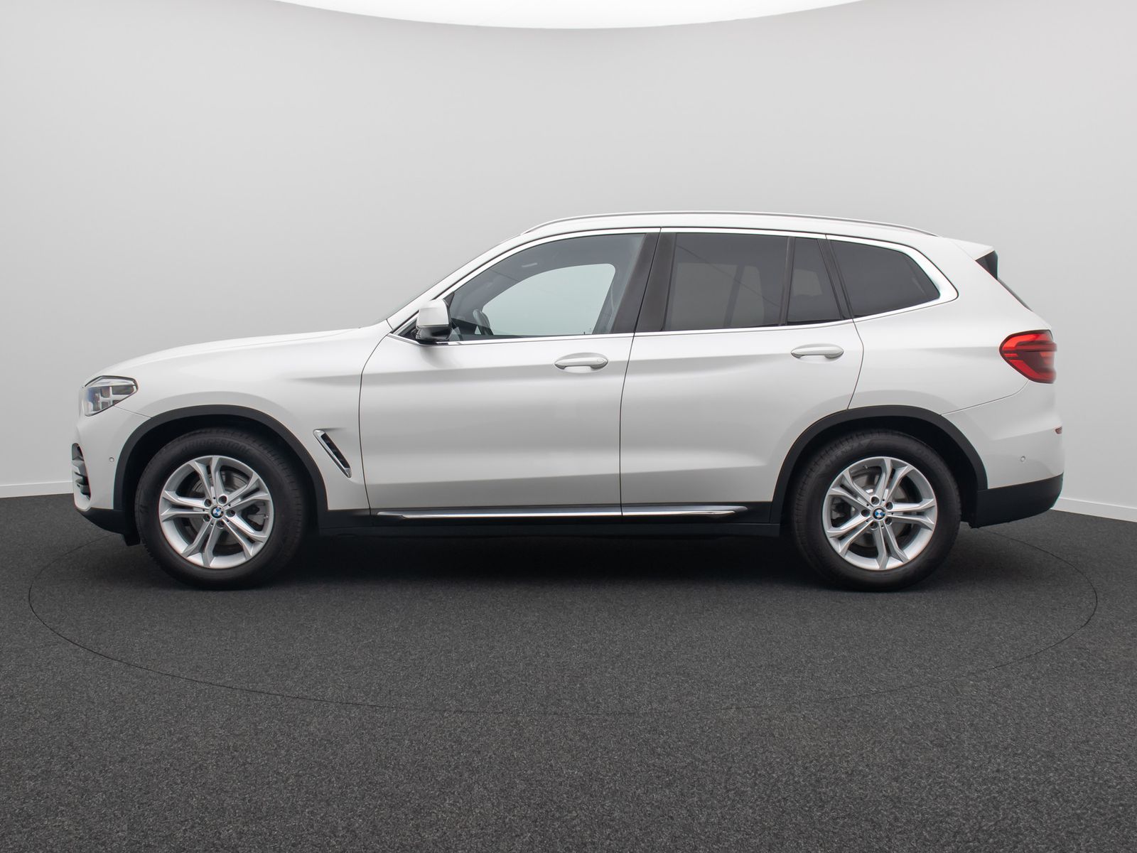 Fahrzeugabbildung BMW X3 xD20d Luxury Line DisplKey DAB Kamera AHK 18"