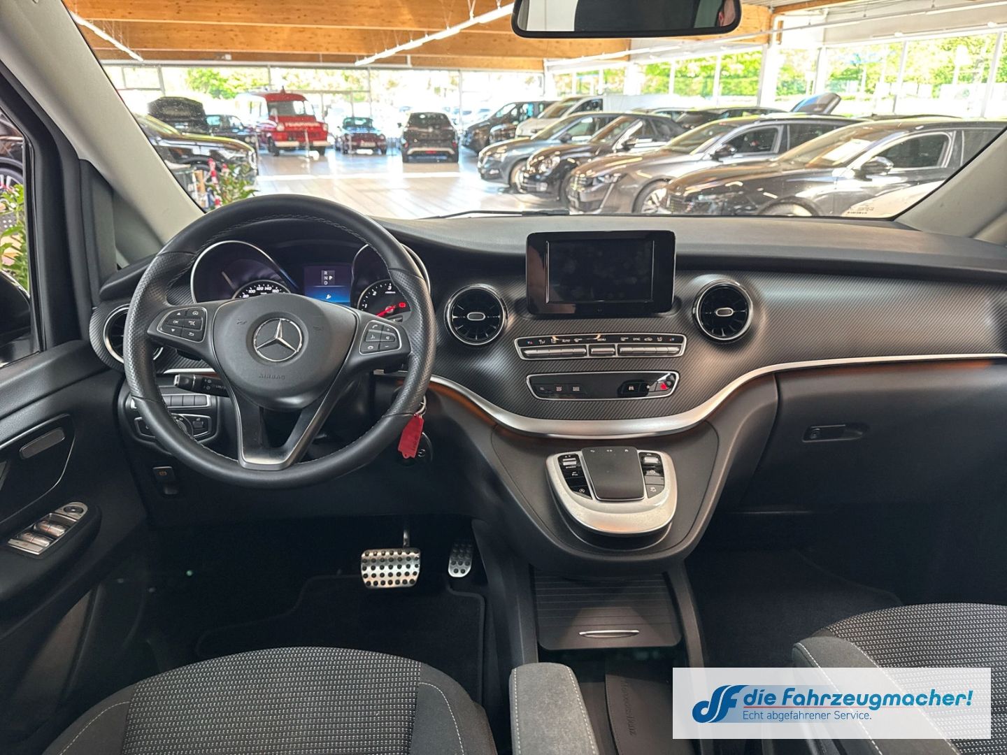 Fahrzeugabbildung Mercedes-Benz V 300 -Klasse  EDITION 2020 4MATIC lang AMG AHK-