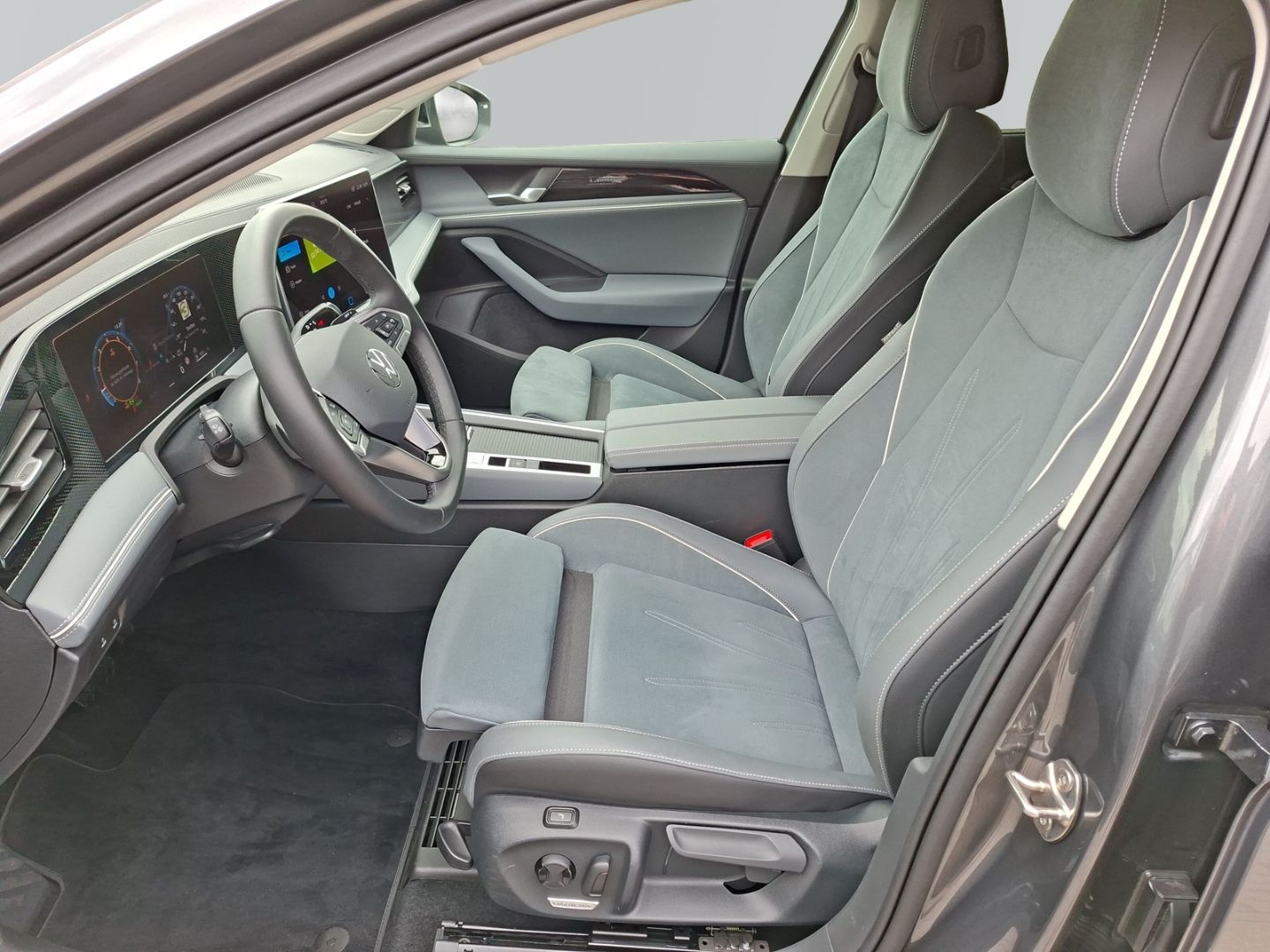 Passat Variant 1.5 eTSI Business *AHK*DCC*HUD*