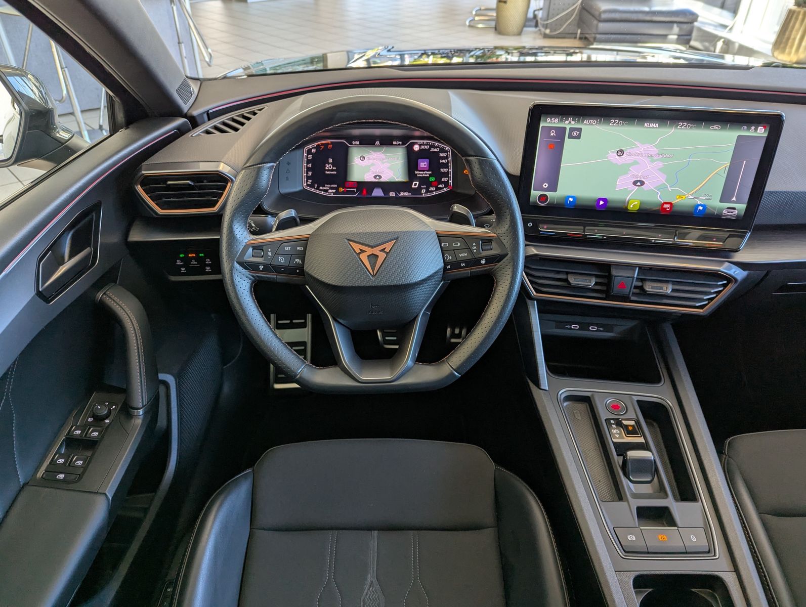 Fahrzeugabbildung CUPRA Leon VZ 2.0 TSI DSG Pano Matrix Beats Memory 19"