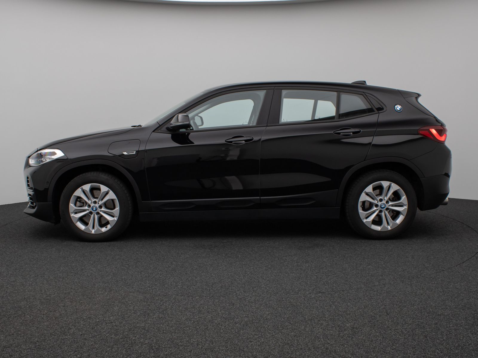Fahrzeugabbildung BMW X2 xD25e HUD DAB H/K Navi+ Parkassist Alarm LED