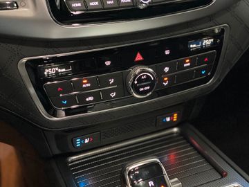 Fahrzeugabbildung Ssangyong REXTON Sapphire Eleg Allrad Automatik8Gang