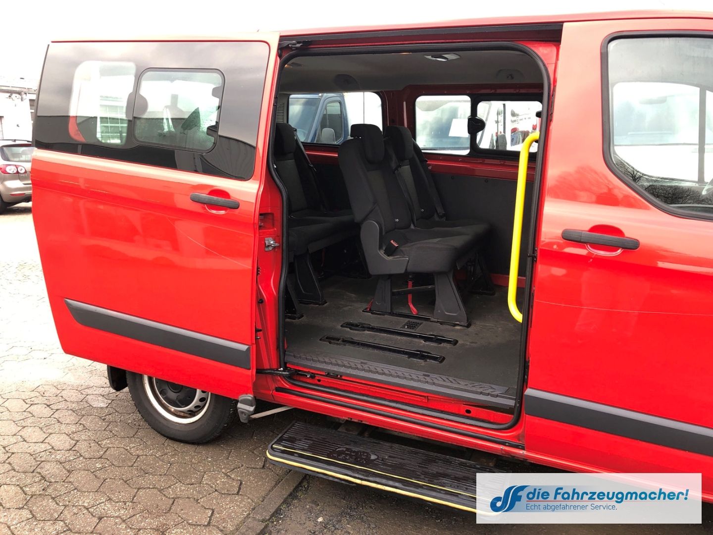 Fahrzeugabbildung Ford Transit Custom Kombi 300 L1 2.2 TDCi *1447 *EXPO