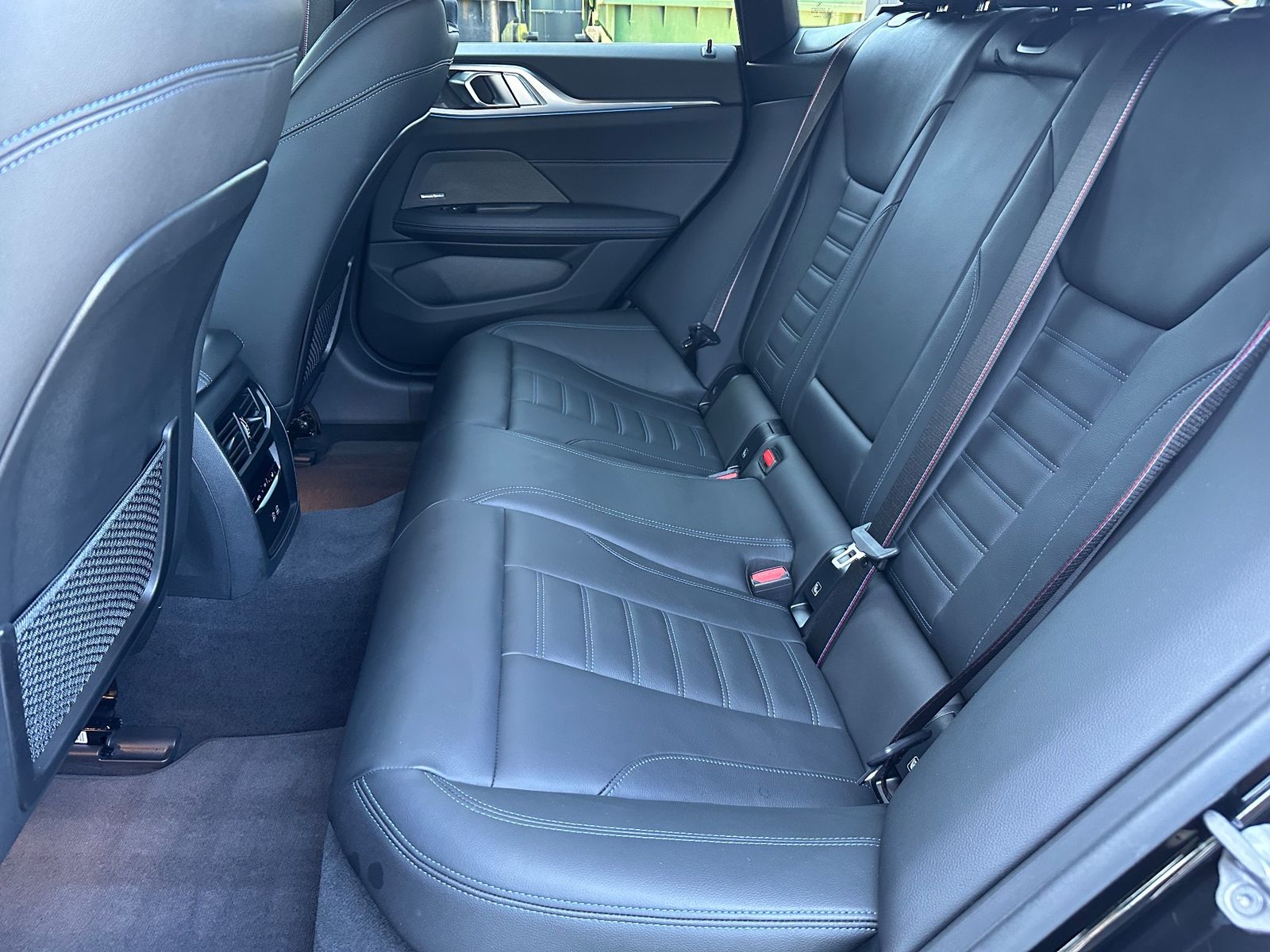 Fahrzeugabbildung BMW i4 eDrive40 Gran Coupe M-Sport NAV+LED+KAM+ACC