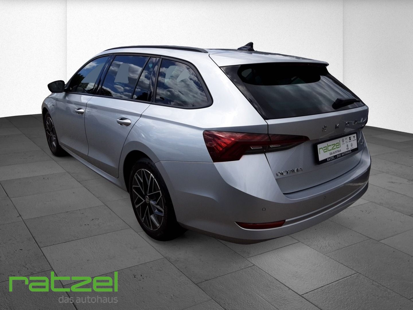 Fahrzeugabbildung SKODA Octavia Combi 2.0 TDI Clever AHK-klappbar LED Sp