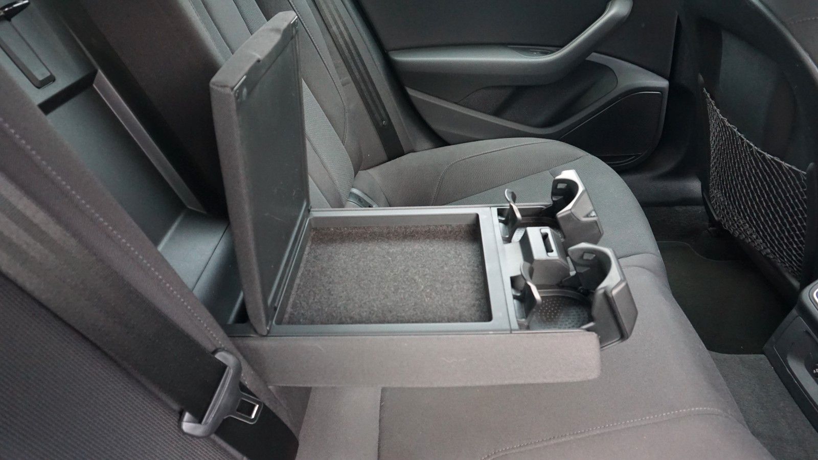 Fahrzeugabbildung Audi A5 Sportback 40 TFSI Sport, Navi, AHK,Kamera,+WR