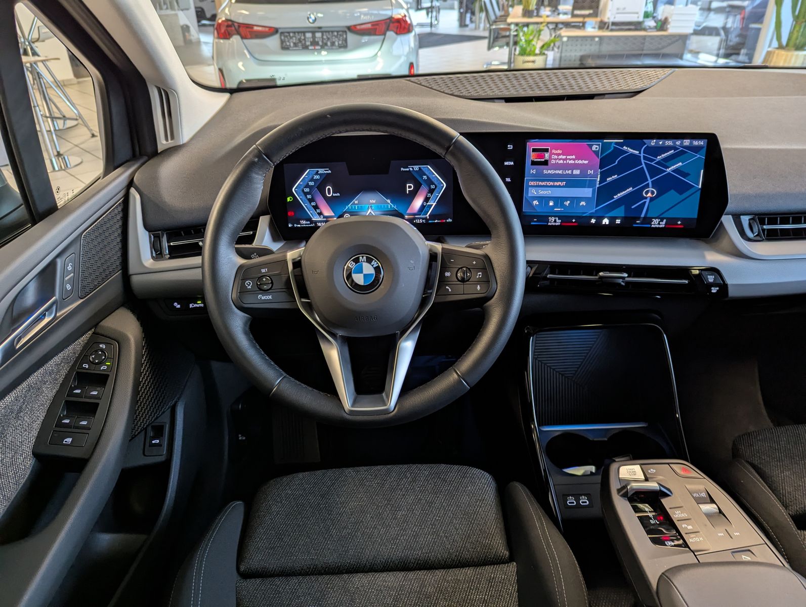 Fahrzeugabbildung BMW 220 Active Tourer i Travel-Paket Panorama AHK