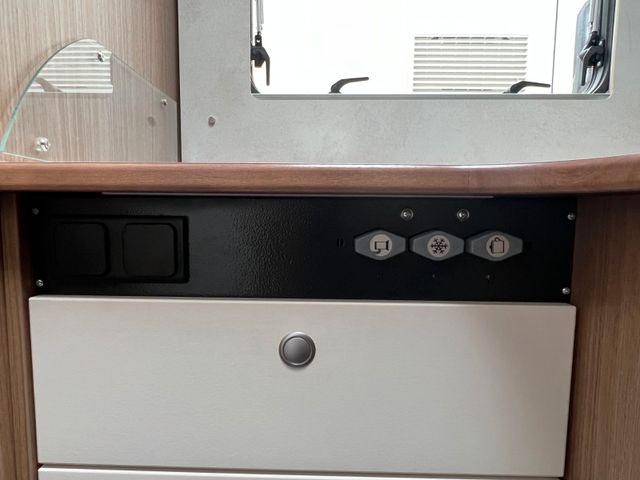 Carado T447 Automatik,Einzelbett,Hubbett,Navi,Markise