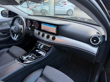 Mercedes E 220 - 11