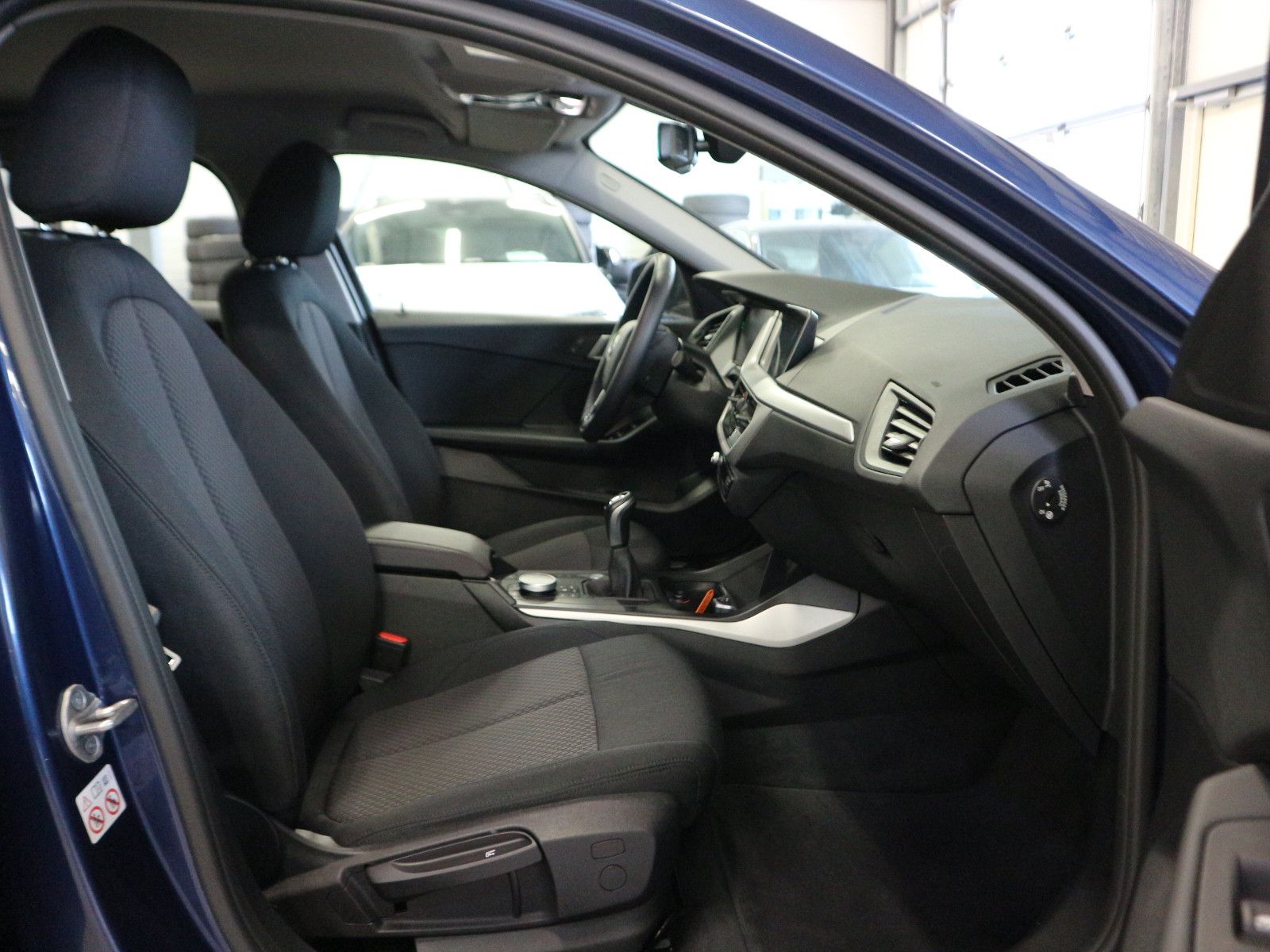 Fahrzeugabbildung BMW 118 i Advantage DAB GRA LED Nav PDC Live-Cockpit