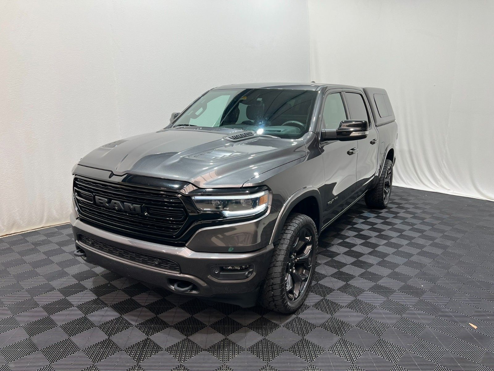 Fahrzeugabbildung Dodge RAM  1500 LIMITED NIGHT CREW CAB 4X4 *MFT*