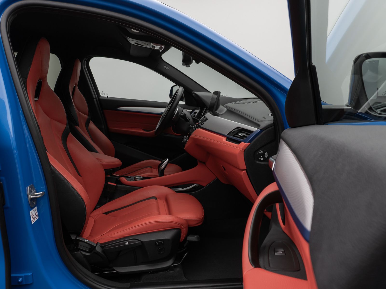 Fahrzeugabbildung BMW X2 sD18d M Sport Kamera HUD DAB HiFi Komfort 19"