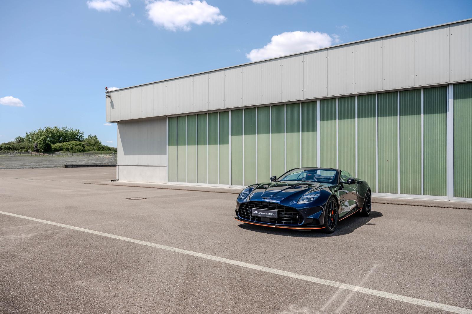 Aston Martin Vanquish Volante Q CARBON GLOSS BLACK BESPOKE