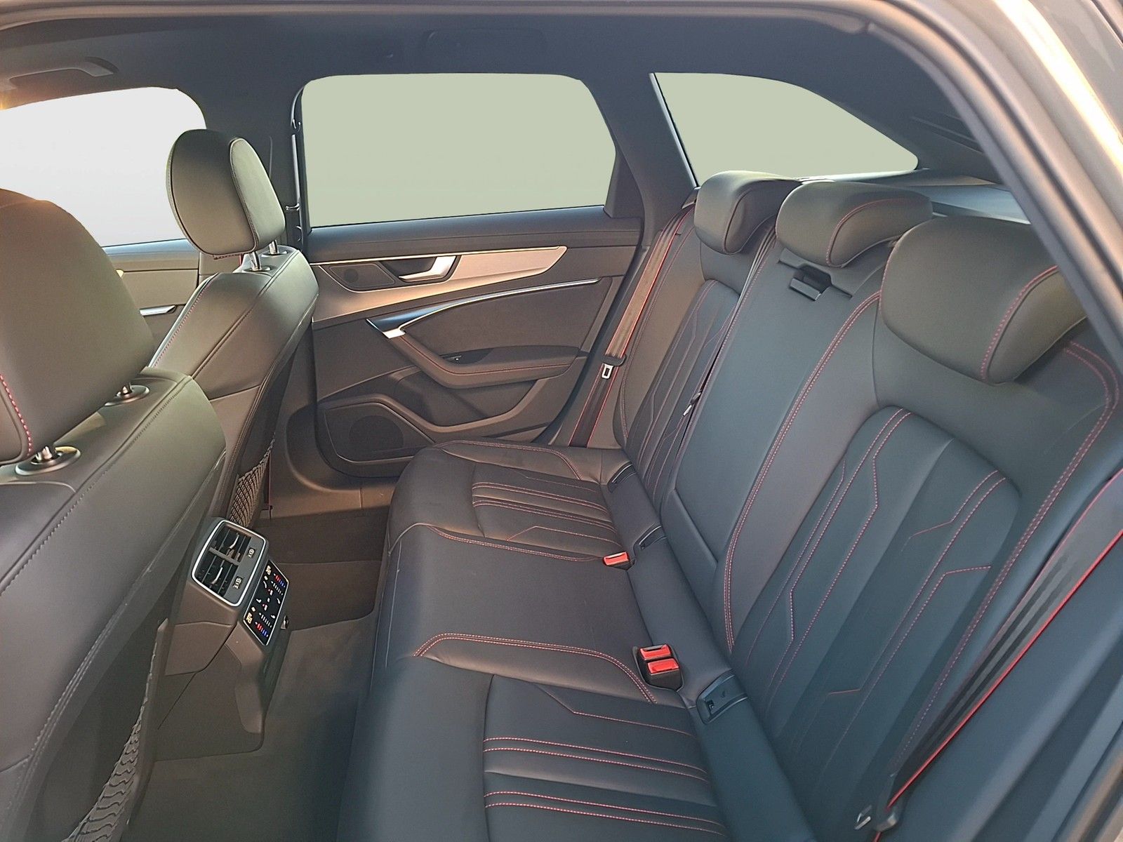Fahrzeugabbildung Audi A6 Avant 45 TFSI quattro S-Line S-tronic Standhz