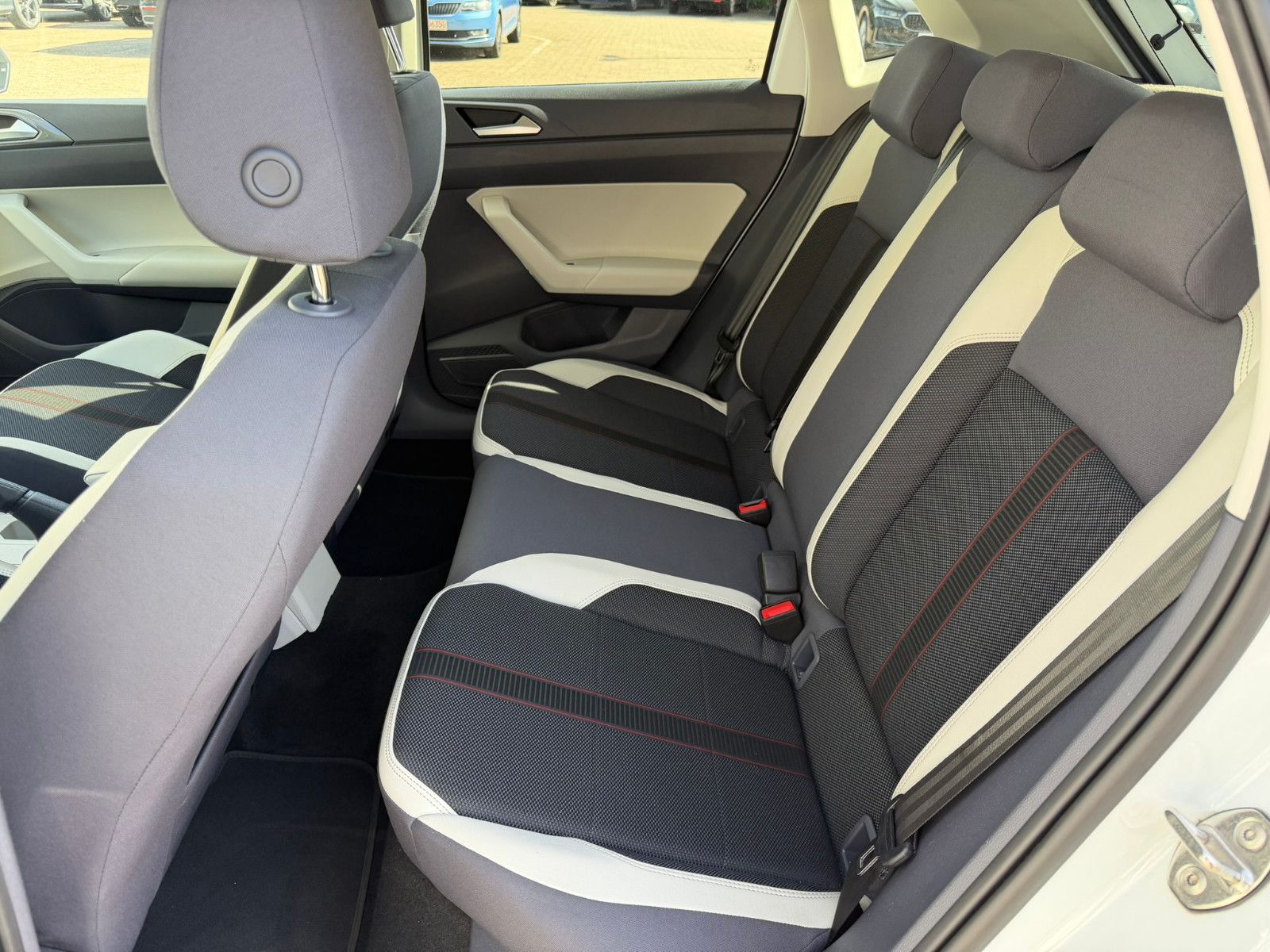 Fahrzeugabbildung Volkswagen Polo VI R-line beats