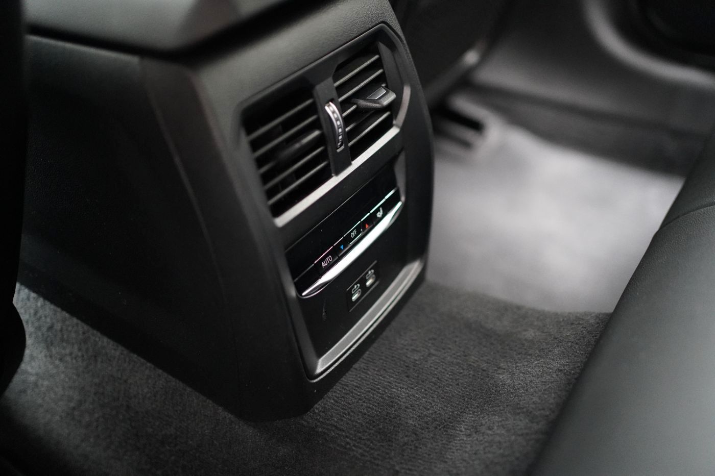 Fahrzeugabbildung BMW 320iA M Sport +Parking Assistant+Driving Assista