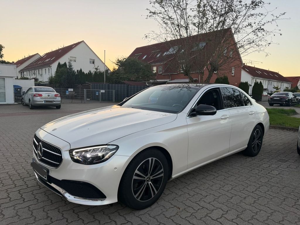 Image of Mercedes-Benz E 200