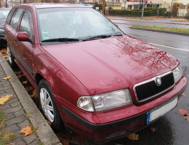 Skoda Octavia Combi 2.0 Ambiente Automatik