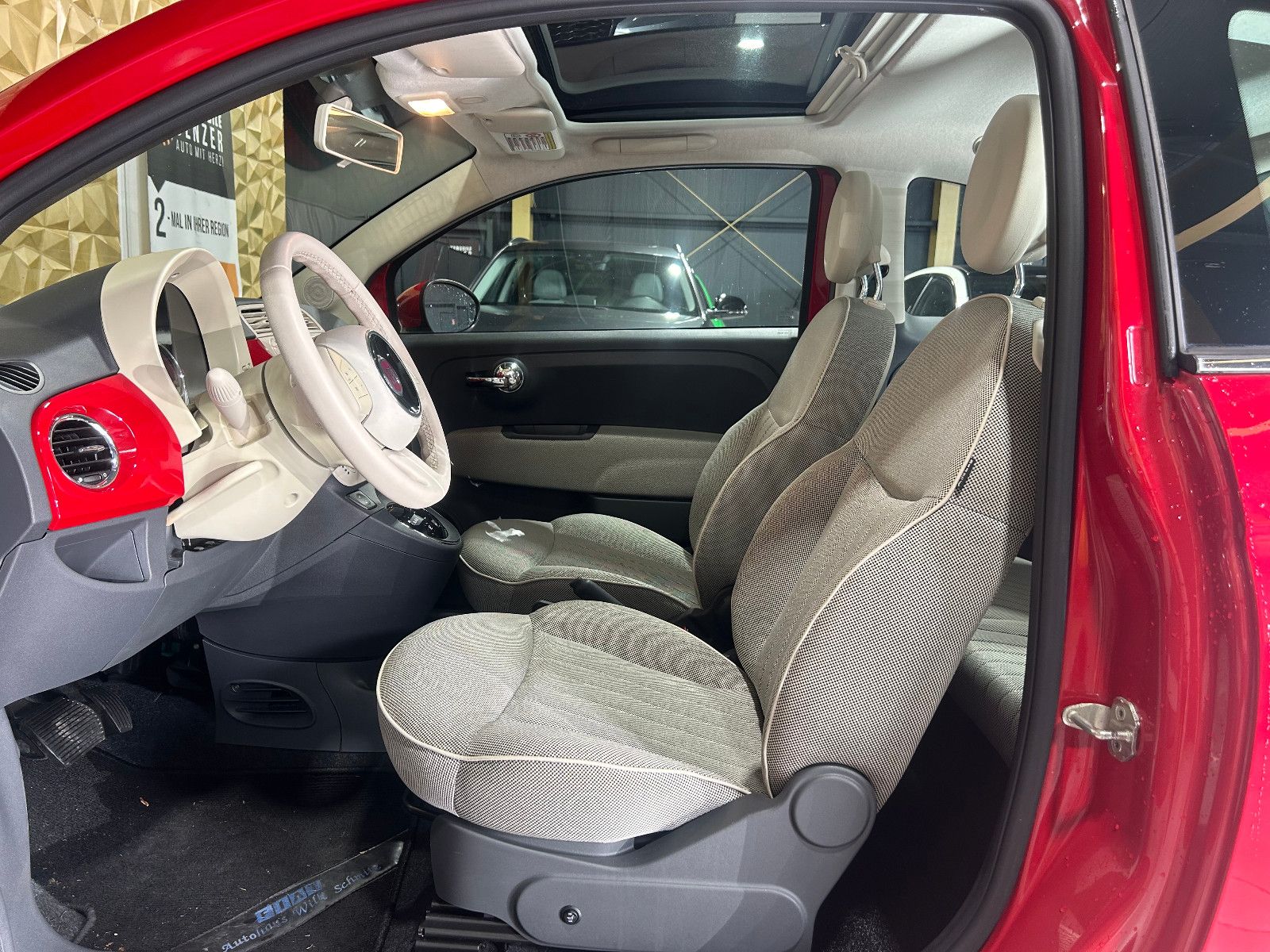 Fahrzeugabbildung Fiat 500 Lounge/AUTOMATIK/PANO/KLIMA/1.HAND