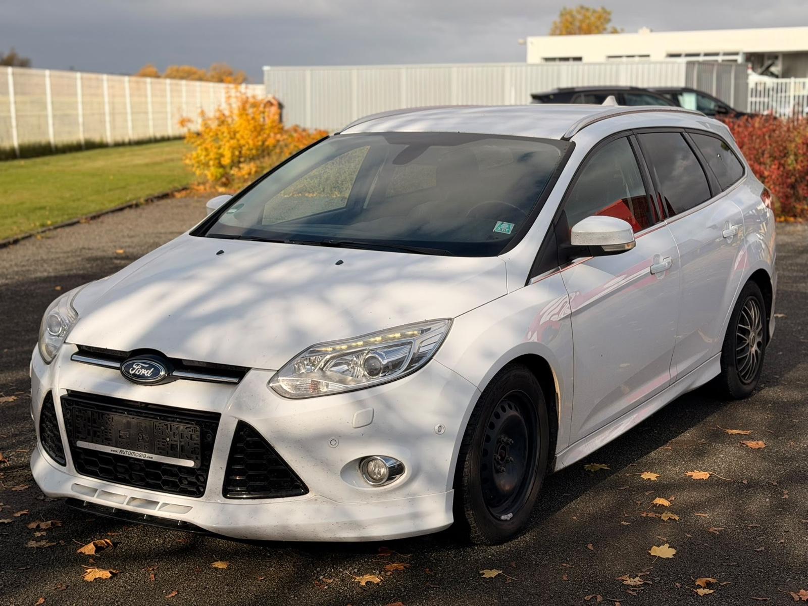 Ford Focus 2013 — салон