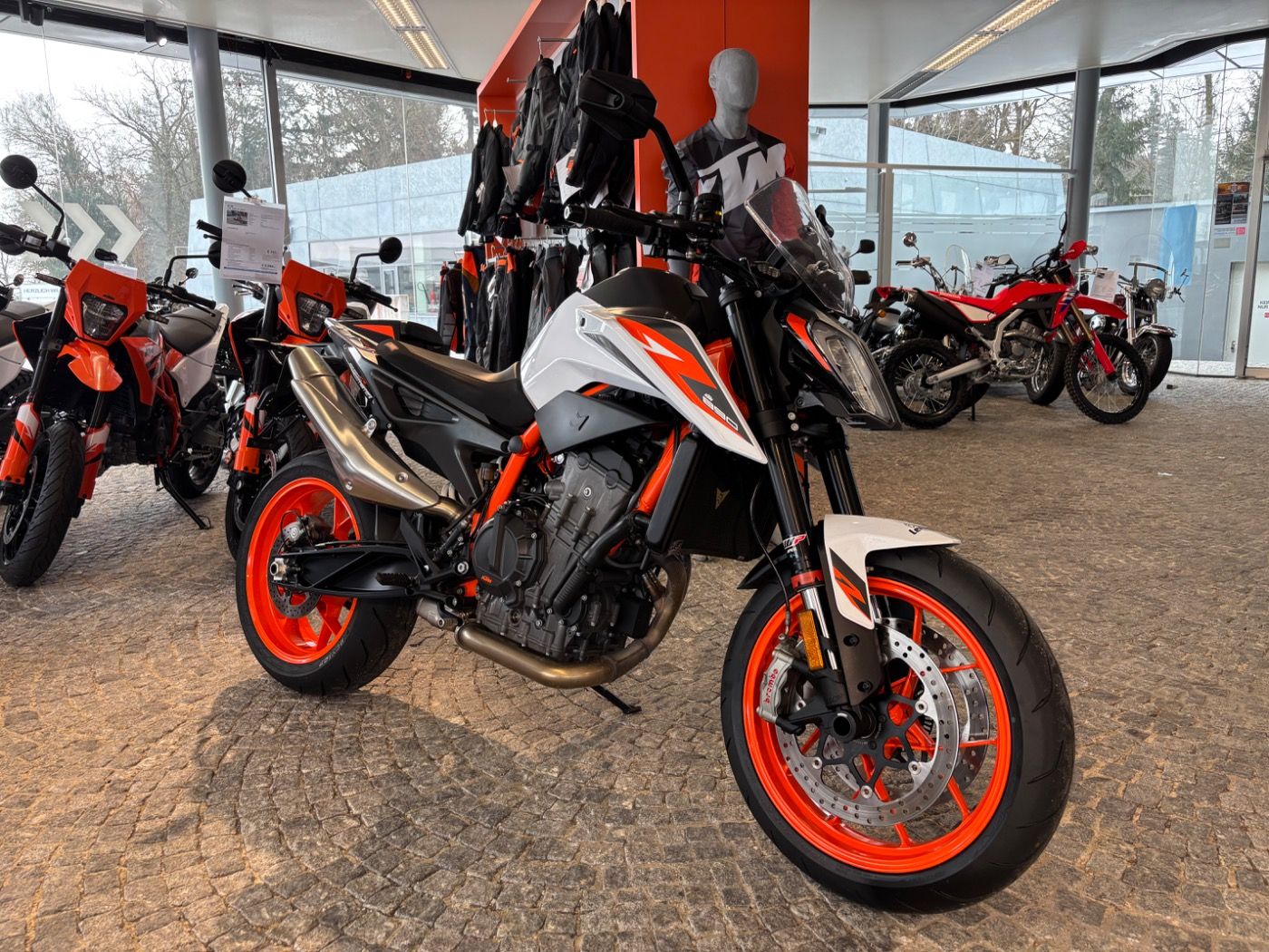 Fahrzeugabbildung KTM 890 Duke R TechPack