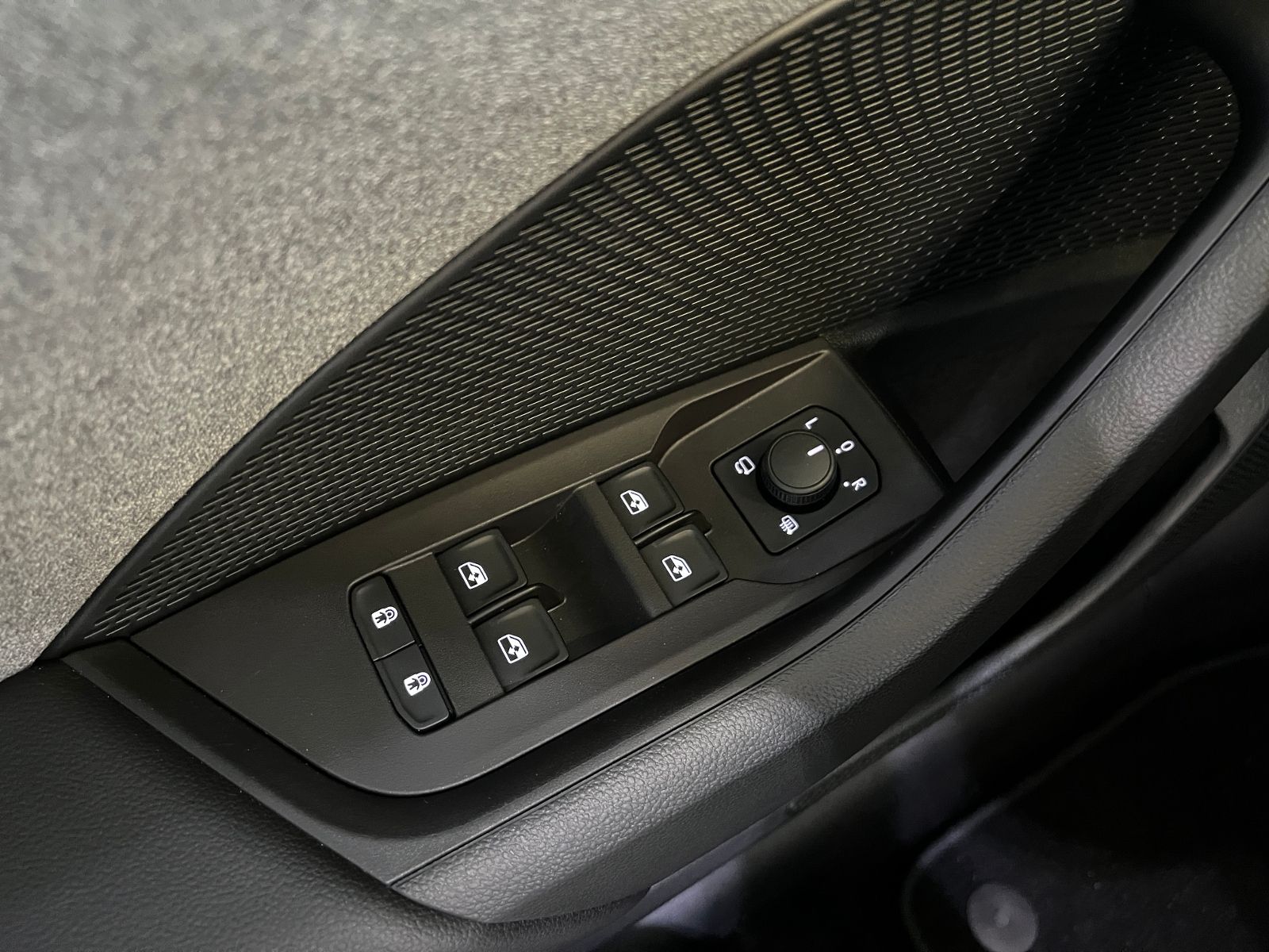 Fahrzeugabbildung SKODA Octavia Combi FL Exclusive 1.5 TSI mHEV DSG *LED