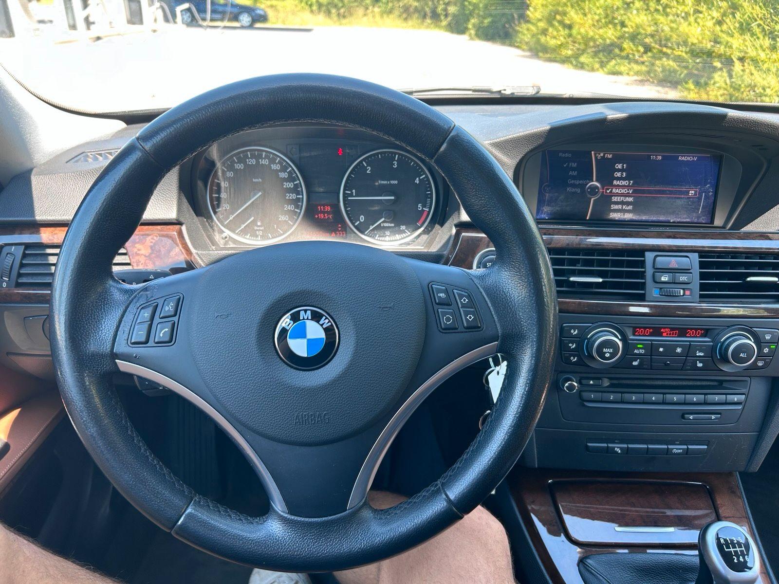 BMW 320 2010 — photo 11